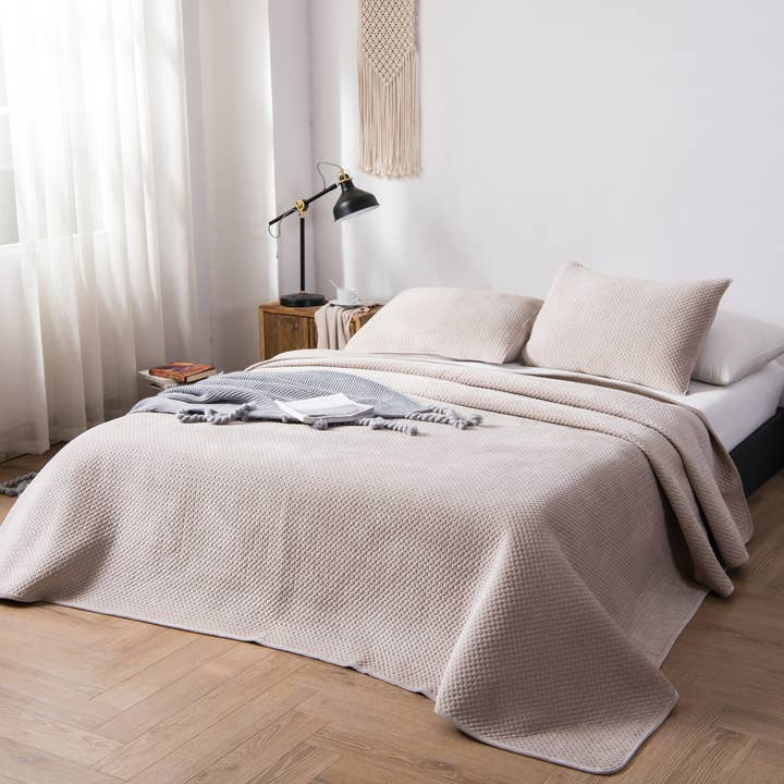 Kasentex - Wholesale Bedding Set - Plush Poly-Velvet Lavish Design Quilt Set Brushed Microfiber2