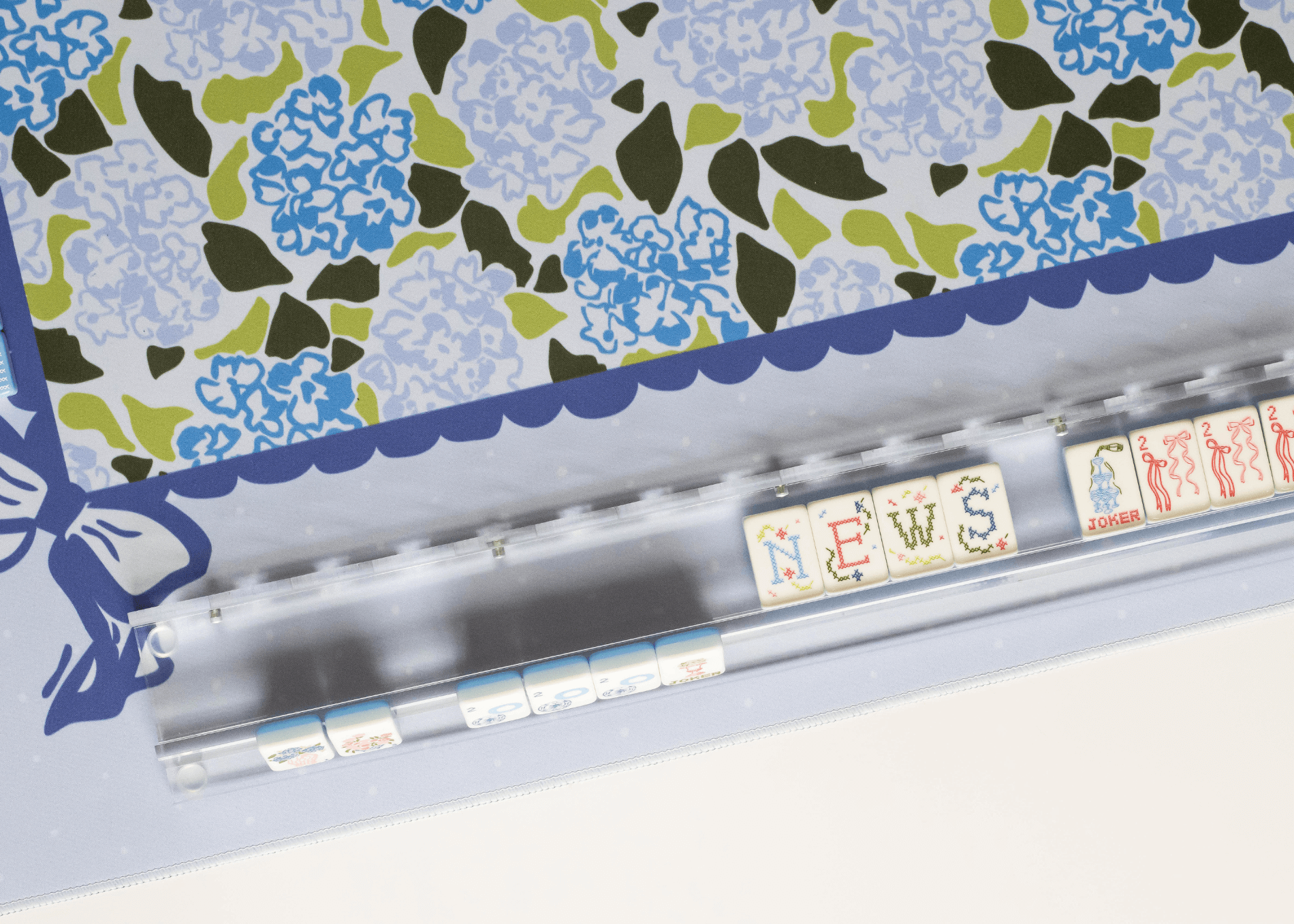 Miss Mahjong - Wholesale Board Game - Clear Acrylic Racks with Scalloped Pusher4