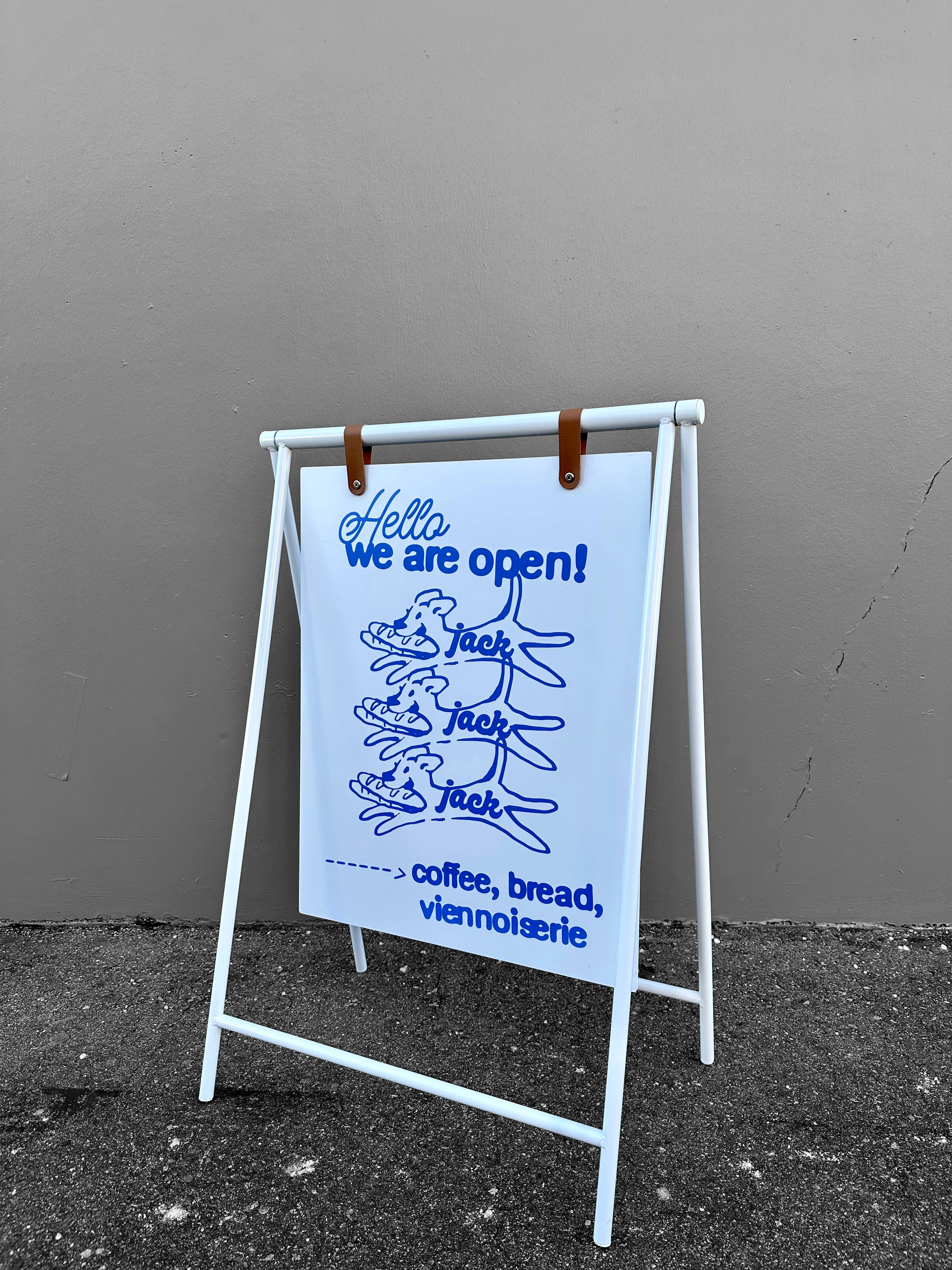 DisplayCanada - Vente Enseigne d'extérieur - Panneau de trottoir en métal en A 22" x 28" avec panneau en PVC0