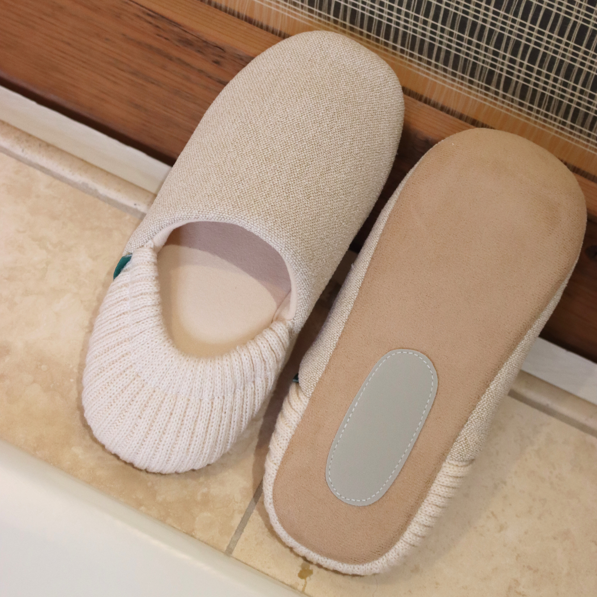 DrifWoo - Vendita all'ingrosso Pantofole - Unisex - Pantofole unisex chiuse per casa e ospiti4