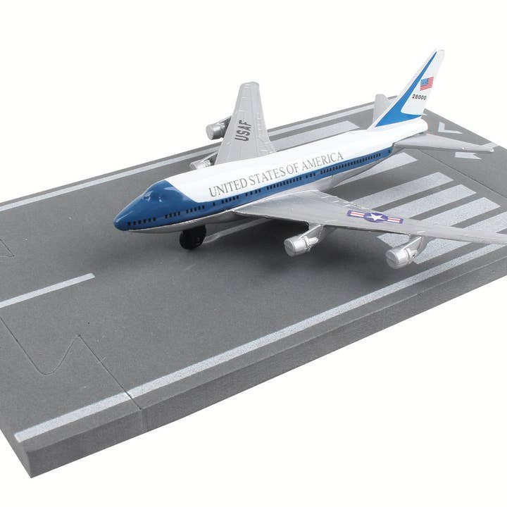 Daron Worldwide Trading - Vente Avion miniature – enfant - RW015 Avion VC25/747 Air Force One Runway24 par Daron Toys6