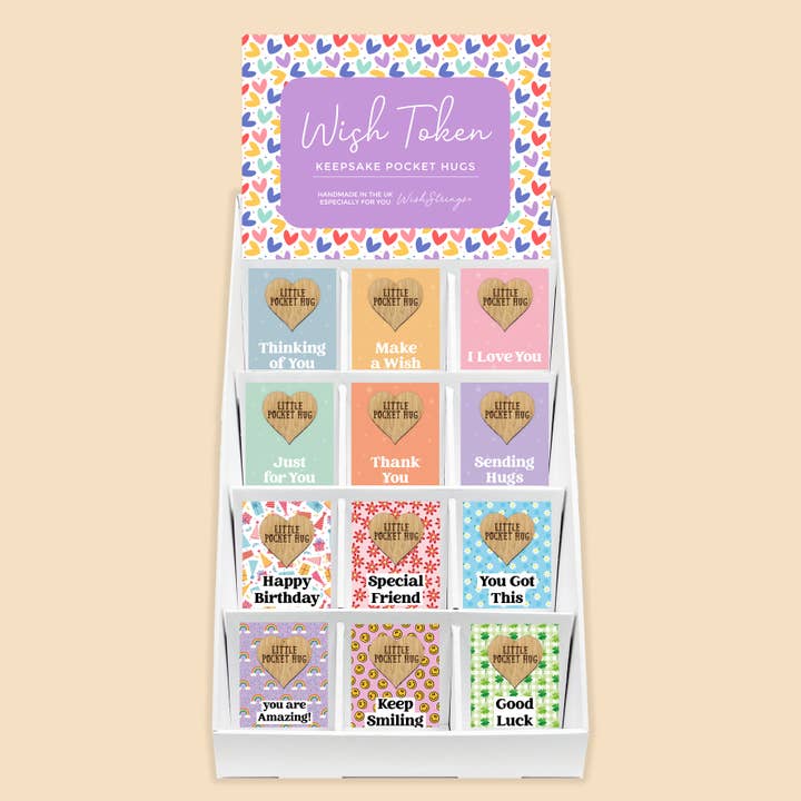 Gettoni Pocket Hug Wish, espositore da banco preriempito per la vendita all'ingrosso da parte di WishStrings