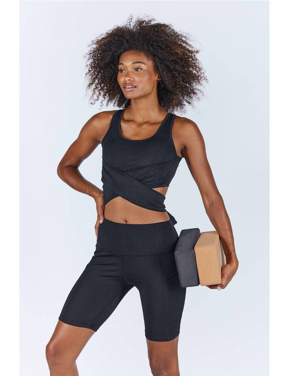 Onamaste – wholesale Sportbehåar – Dam – Dayana sport-bh med original design och bakre knytband6