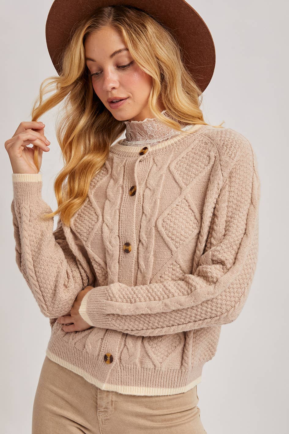 Bluivy - Vendita all'ingrosso Cardigan - Donna - CARDIGAN IN MAGLIA A TRECCE BUTTON DOWN0