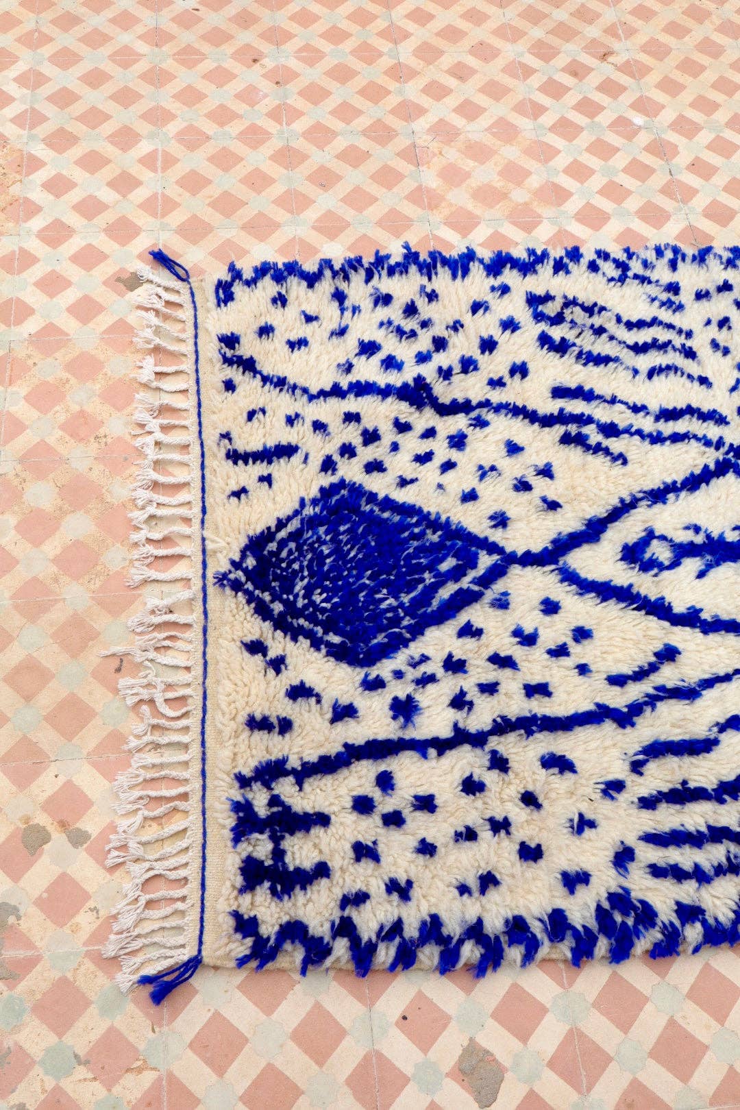 Néda - Wholesale Area Rug - Colorful Berber Rug Azilal White Klein Blue Patterns - 165 x 98 cm3