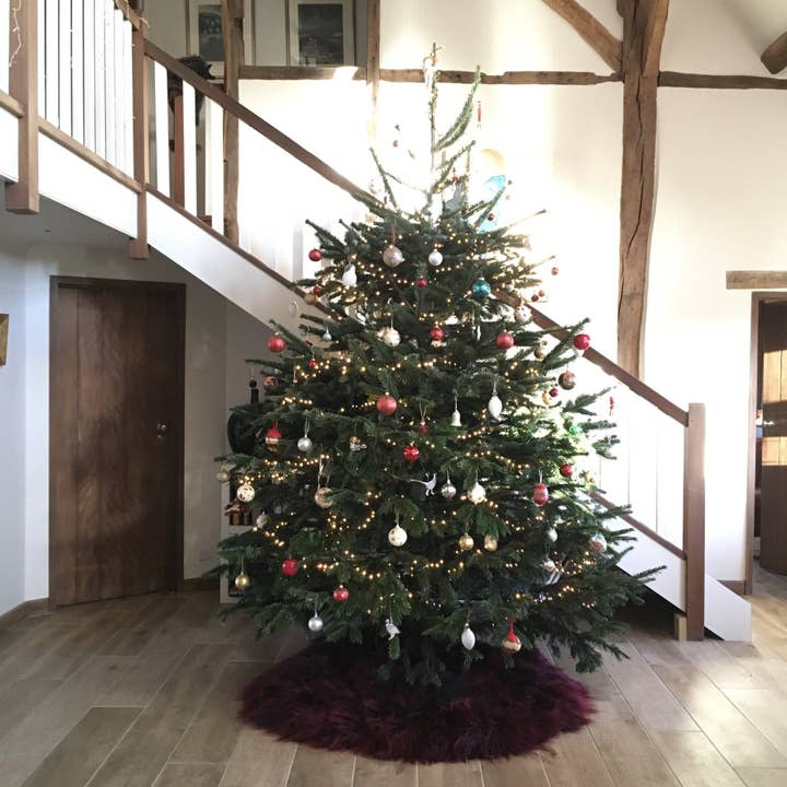 Wildash London - Wholesale Tree Skirt - Ultimate Christmas Tree Skirt | Icelandic Sheepskin Burgundy