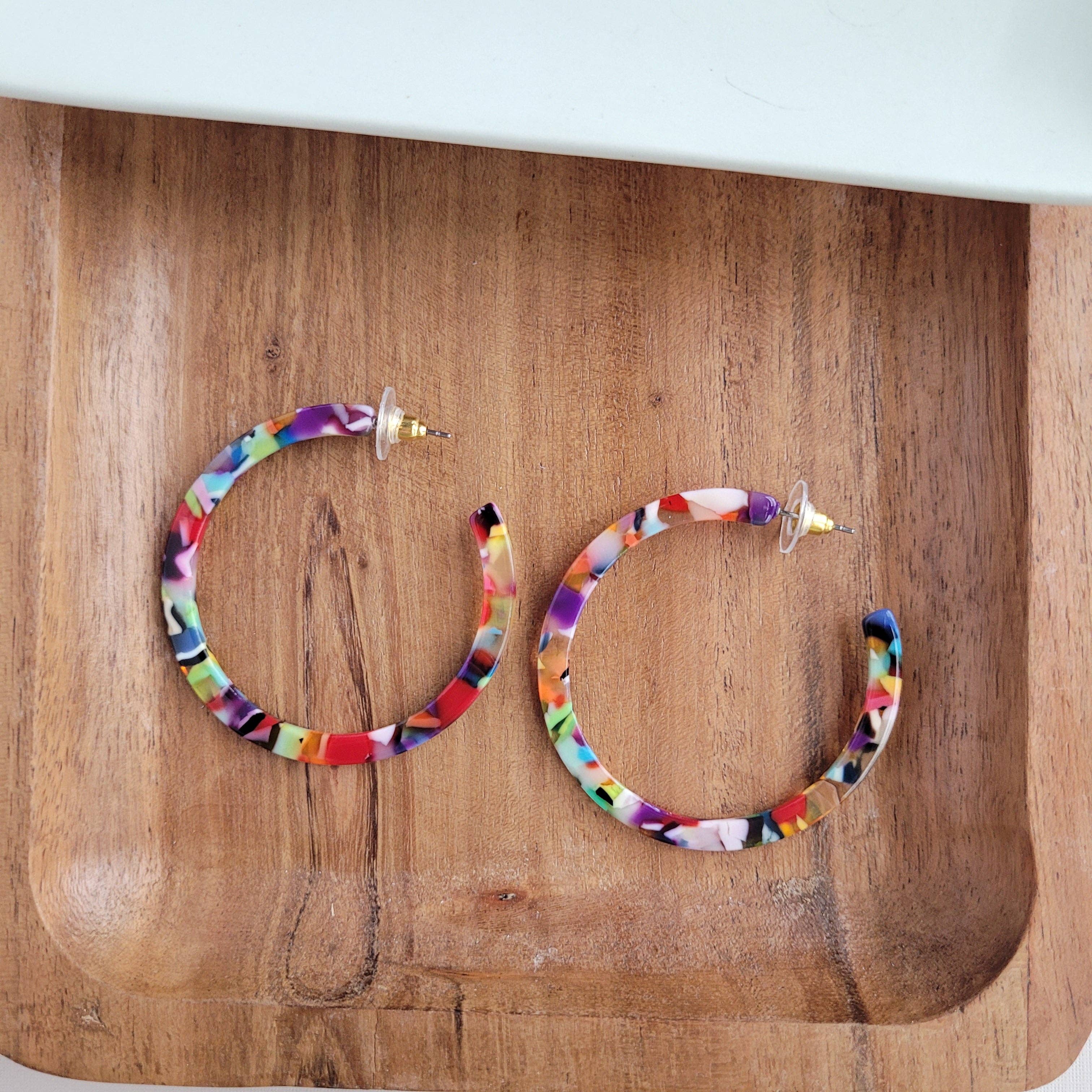 Spiffy & Splendid - Vendita all'ingrosso Orecchini a cerchio - Cameron Fiesta - Orecchini a cerchio grandi colorati, gioielli Spiffy & Splendid12