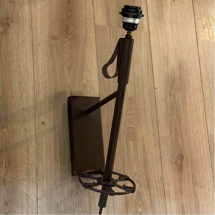 Ski pole lamp for wholesale by LES SCULPTEURS DU LAC
