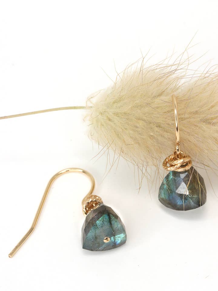 Spectral örhängen för wholesale av Mickey Lynn