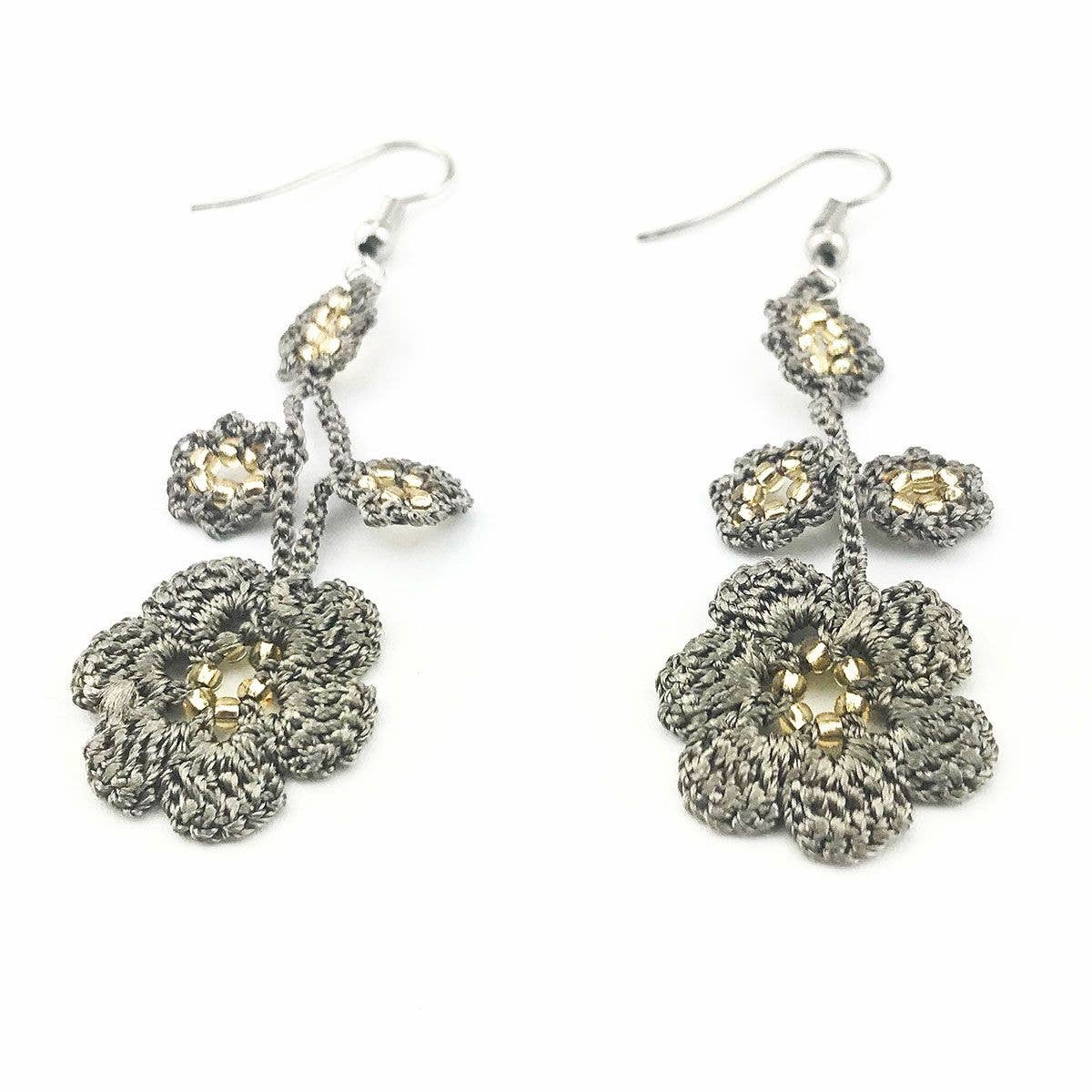 Silk Wool and Bijoux - Vendita all'ingrosso Orecchini pendenti - Orecchini a Fiore Violetta all’Uncinetto in Seta5