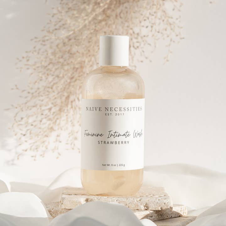 Lavage intime féminin à la fraise 8oz pour la vente par Naive Necessities