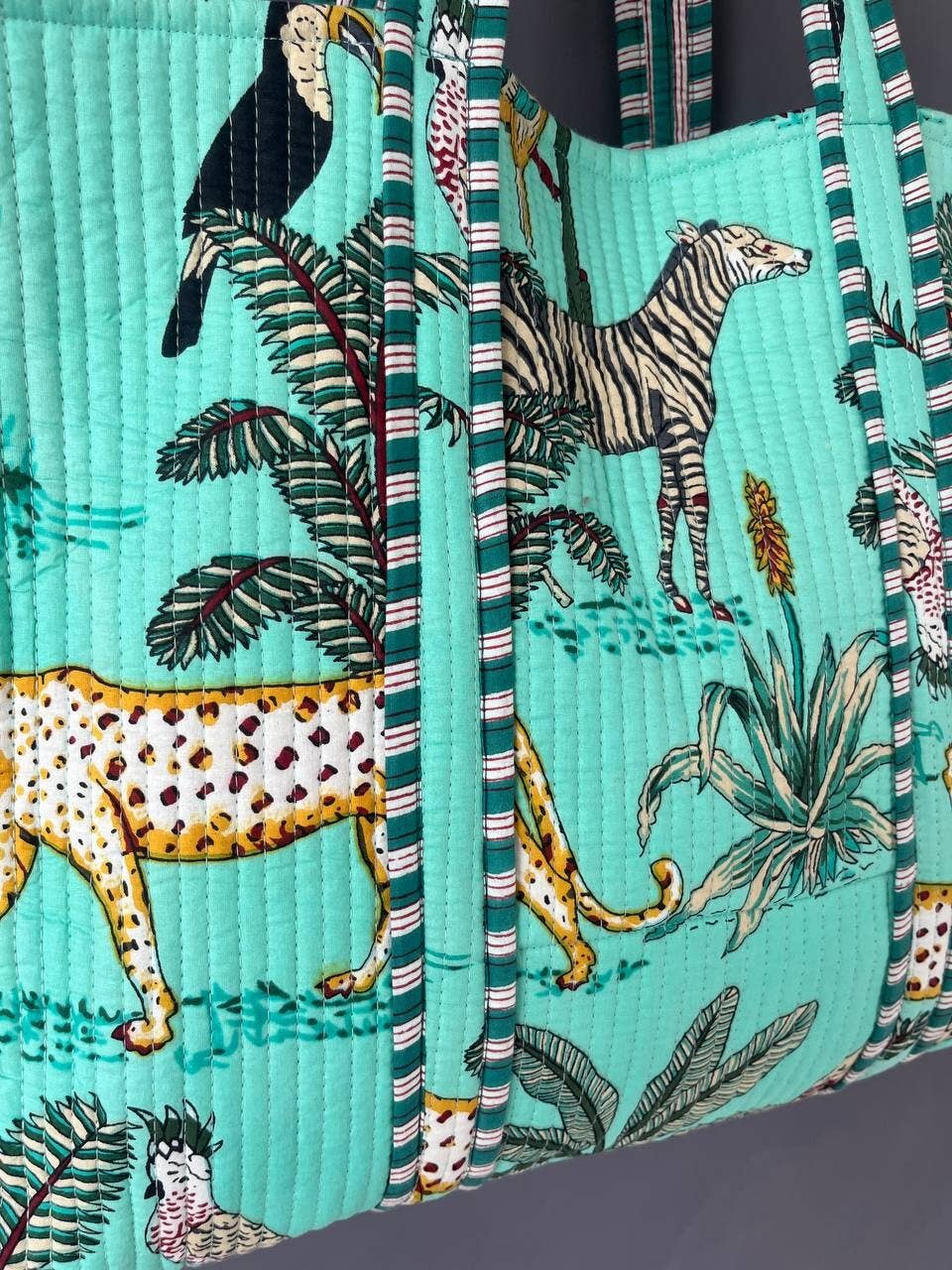 Bhawana Handicrafts - Wholesale Draagtas - Dames - Omkeerbare milieuvriendelijke patchwork-draagtas van gewatteerd katoen2