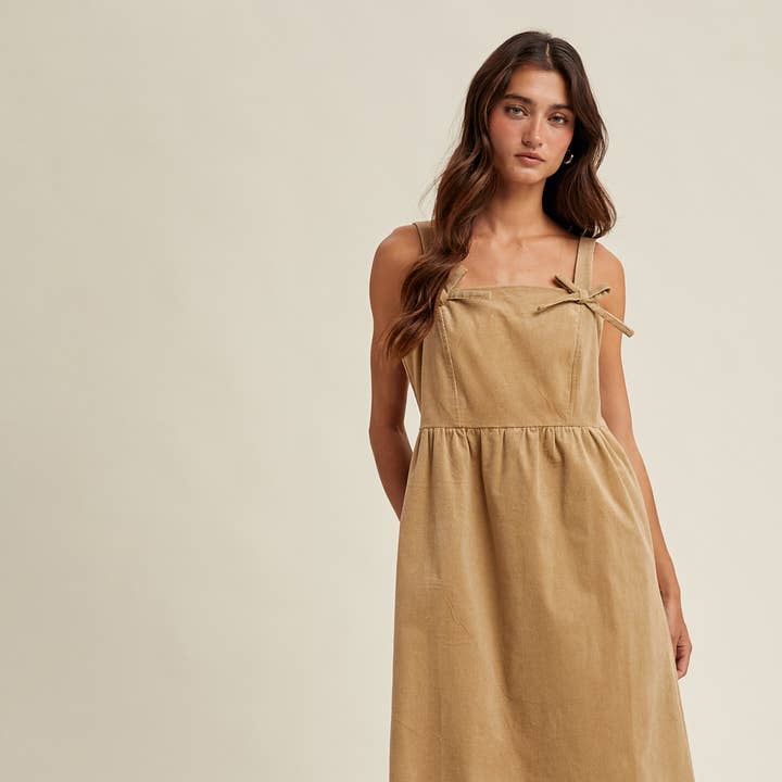 MANCHESTERKLÄNNING MED ROSETTDETALJ I MIDILÄNGD / WL25-11227 för wholesale av Wishlist Apparel