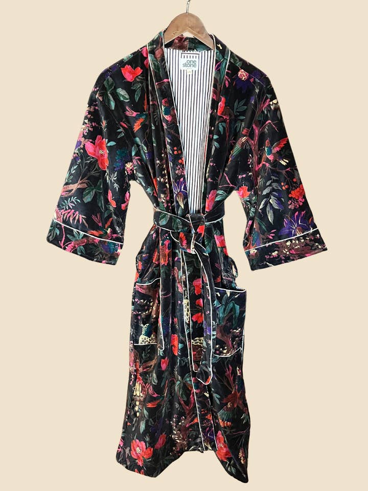 Peignoir en velours Blackbird pour la vente par One Stone Goods