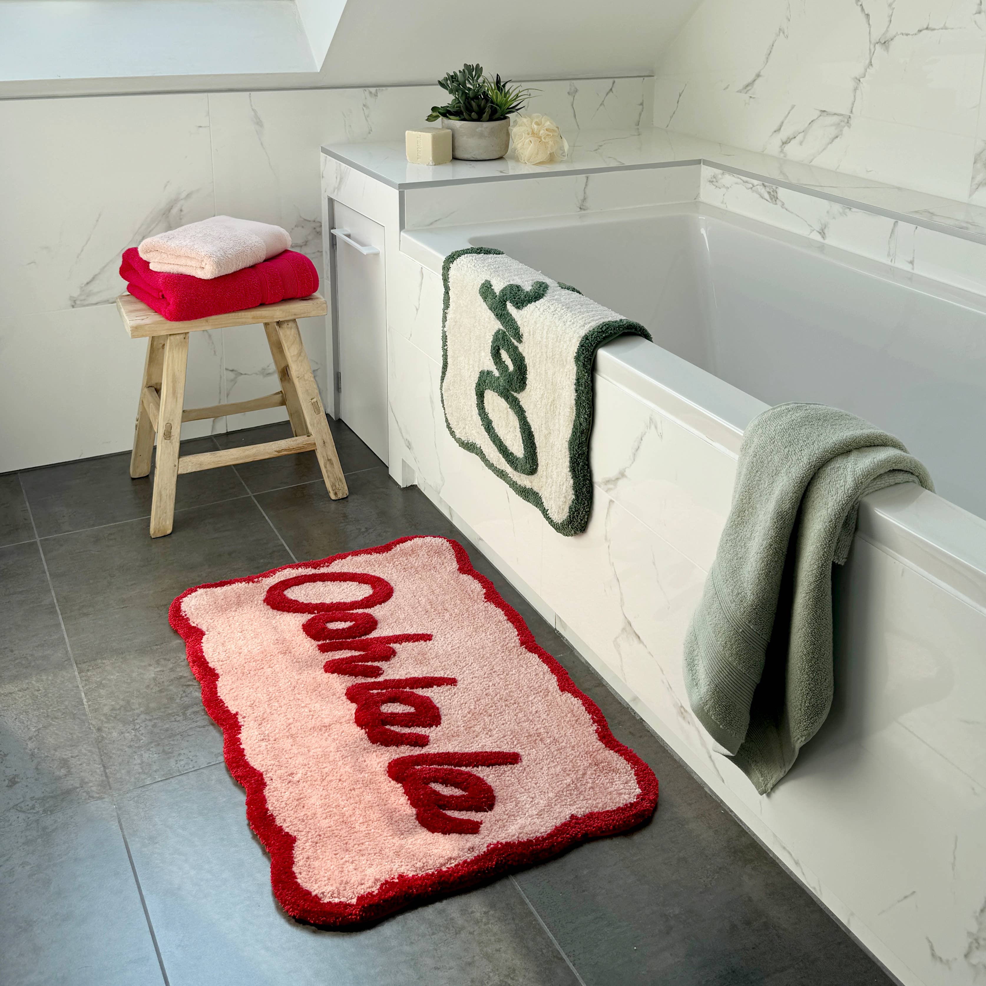 Allure Bath Fashions - Wholesale Bath Mat - Ooh La La Slogan Scallop Bath Mat Non Slip - Scalloped Rug5