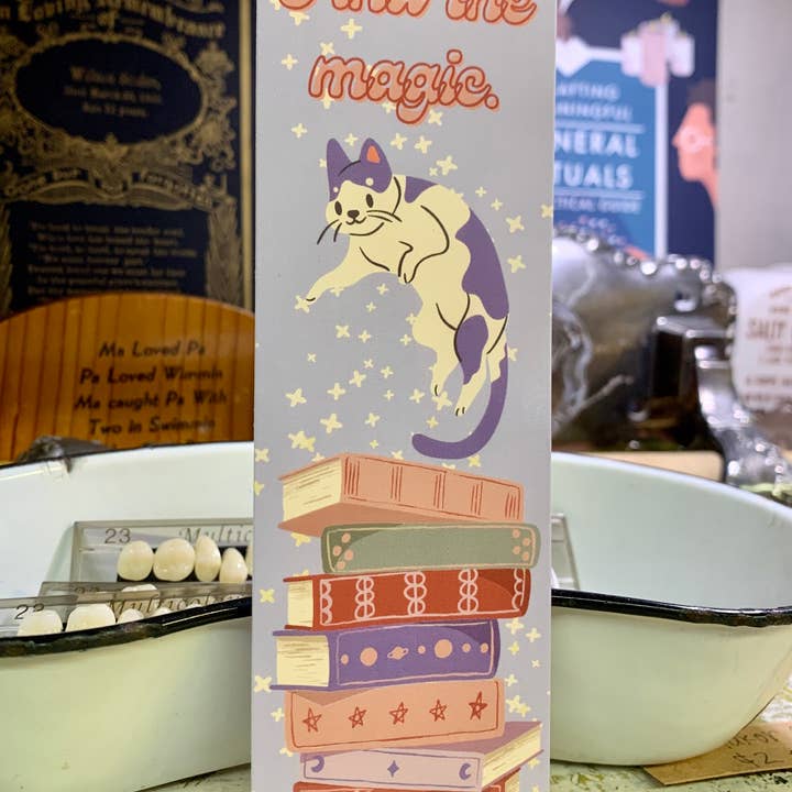 Corkscrew Curiosities - Vente Marque-page - Trouvez le marque-page Magic Cat Stack2