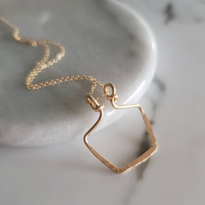 Collar con soporte de anillo geométrico relleno de oro de 14 quilates o de ley para venta al por mayor de LoftCharm