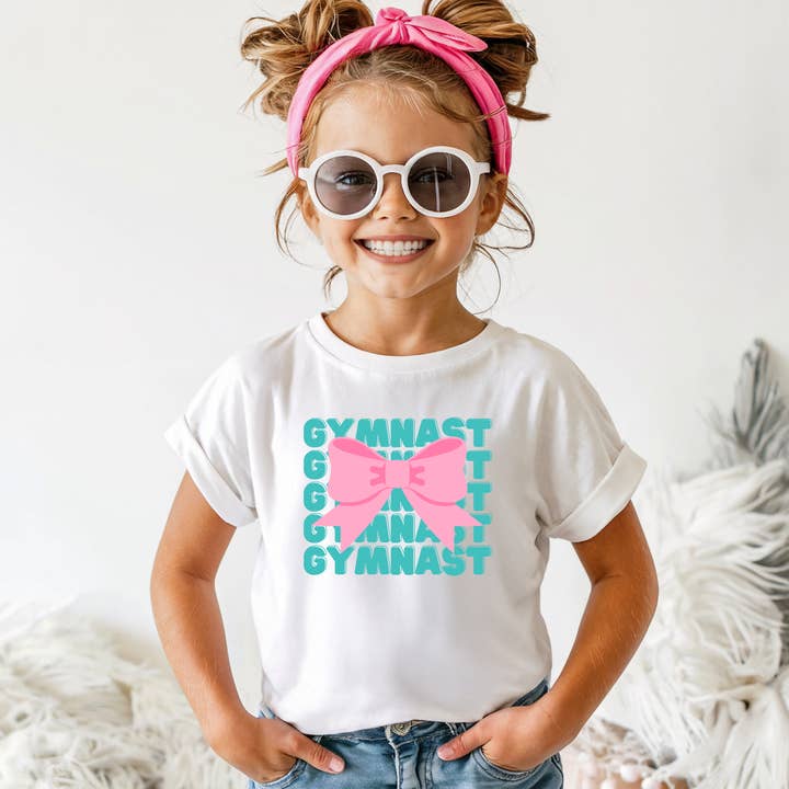 Enfant gymnaste avec chemise à nœud pour la vente par The Landing @ Fusion
