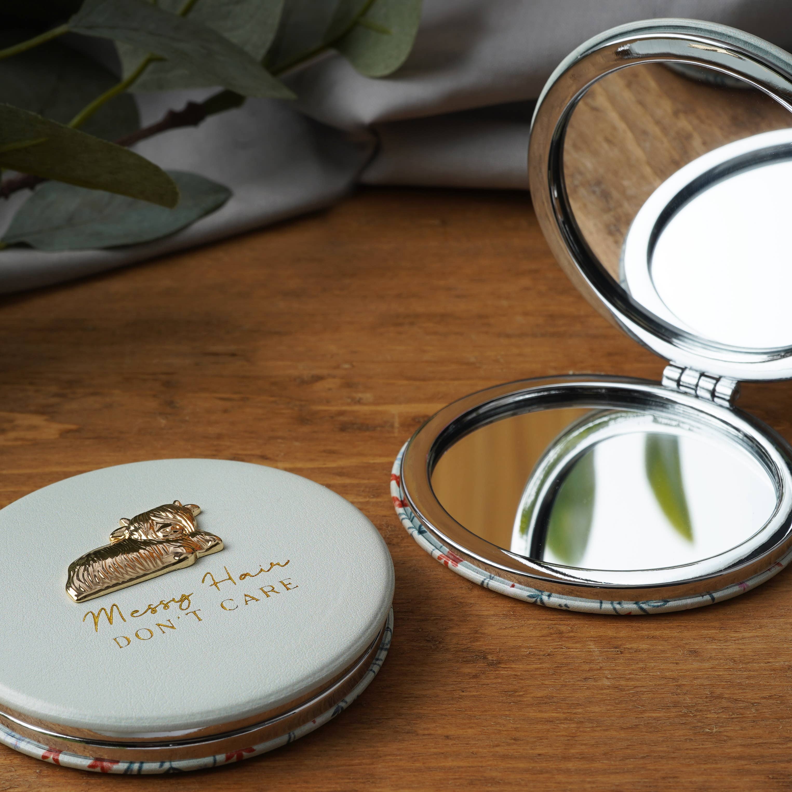 CGB Giftware – wholesale Compact mirror – Bramble Farm Highland Cow Compact Mirror In Gift Box1