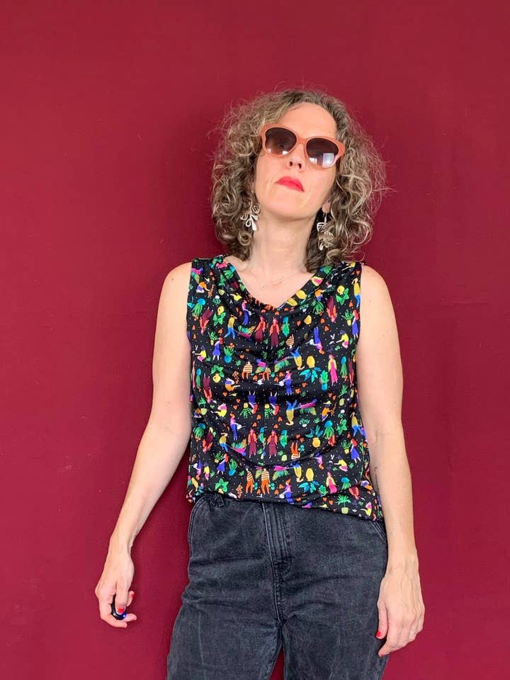 Ayumi T-shirt - Bedruckte Pflanzgefäße Schwarz für den Großhandel von La Compiano