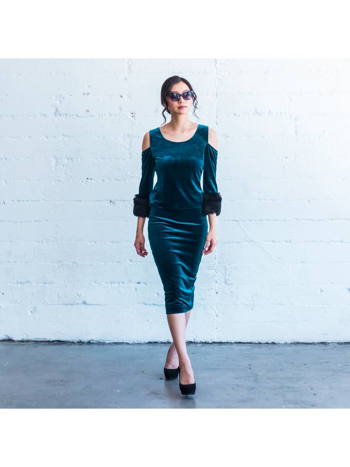 Velluto verde acqua Tia Skirt: Gonna midi a tubino in velluto elasticizzato - verde acqua in vendita all'ingrosso su Faire