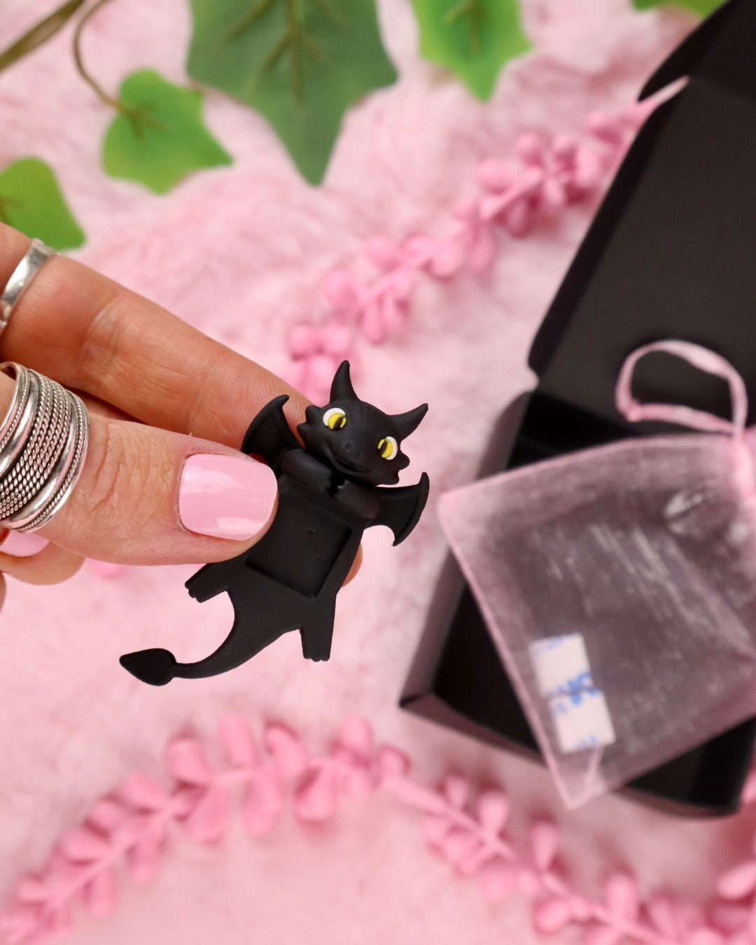 Miessol - Wholesale Book Holder - Dragon Kindle Reading Buddy / Hipper5