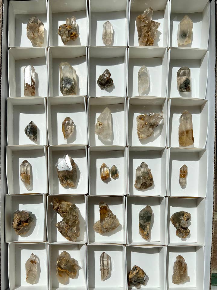 Klorit ingår Quartz Crystal Flat B för wholesale av Vugg life