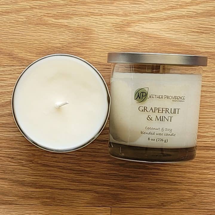 Handgegoten kaars - Grapefruit & Mint voor wholesale door Nether Providence Soap Company