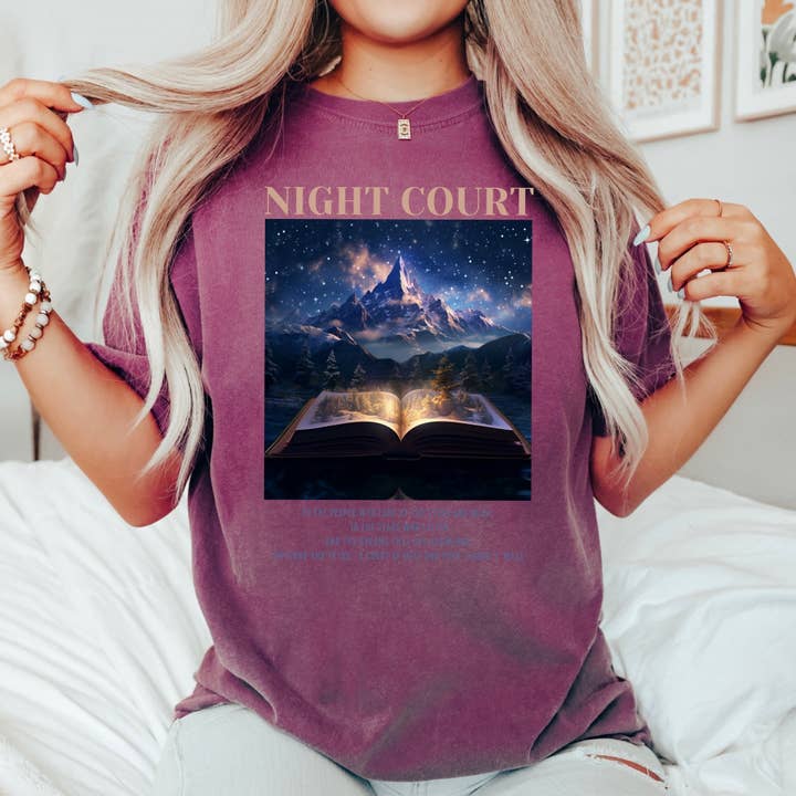 T-shirt Comfort Colors® Night Court, Camisa às estrelas que ouvem, A court of Thorns and ROSES, A court of Thorns e ROSES por atacado de AFAdesignsCo