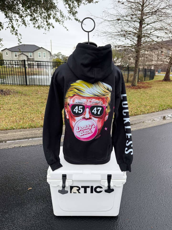 Hoodie Bubblegum Papa est de retour pour la vente par Luckless Outfitters