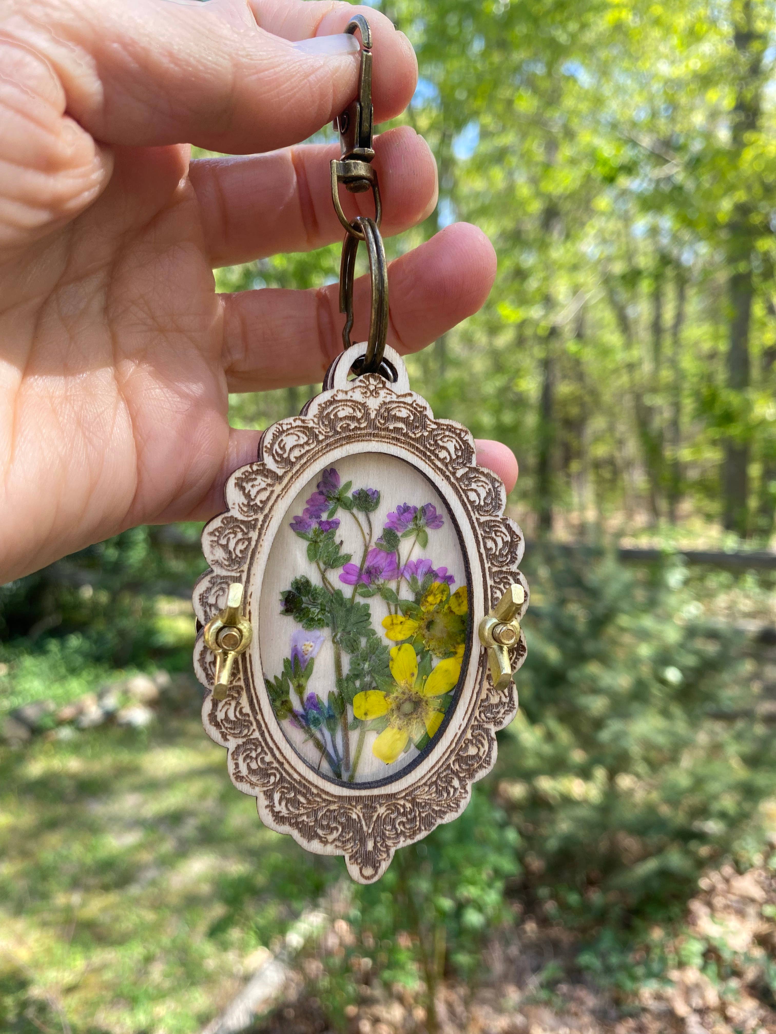 Holly Hills Lane - Wholesale Keychain - Women's - Mini Flower Press in Vintage Frame Style Fits In Your Pocket1
