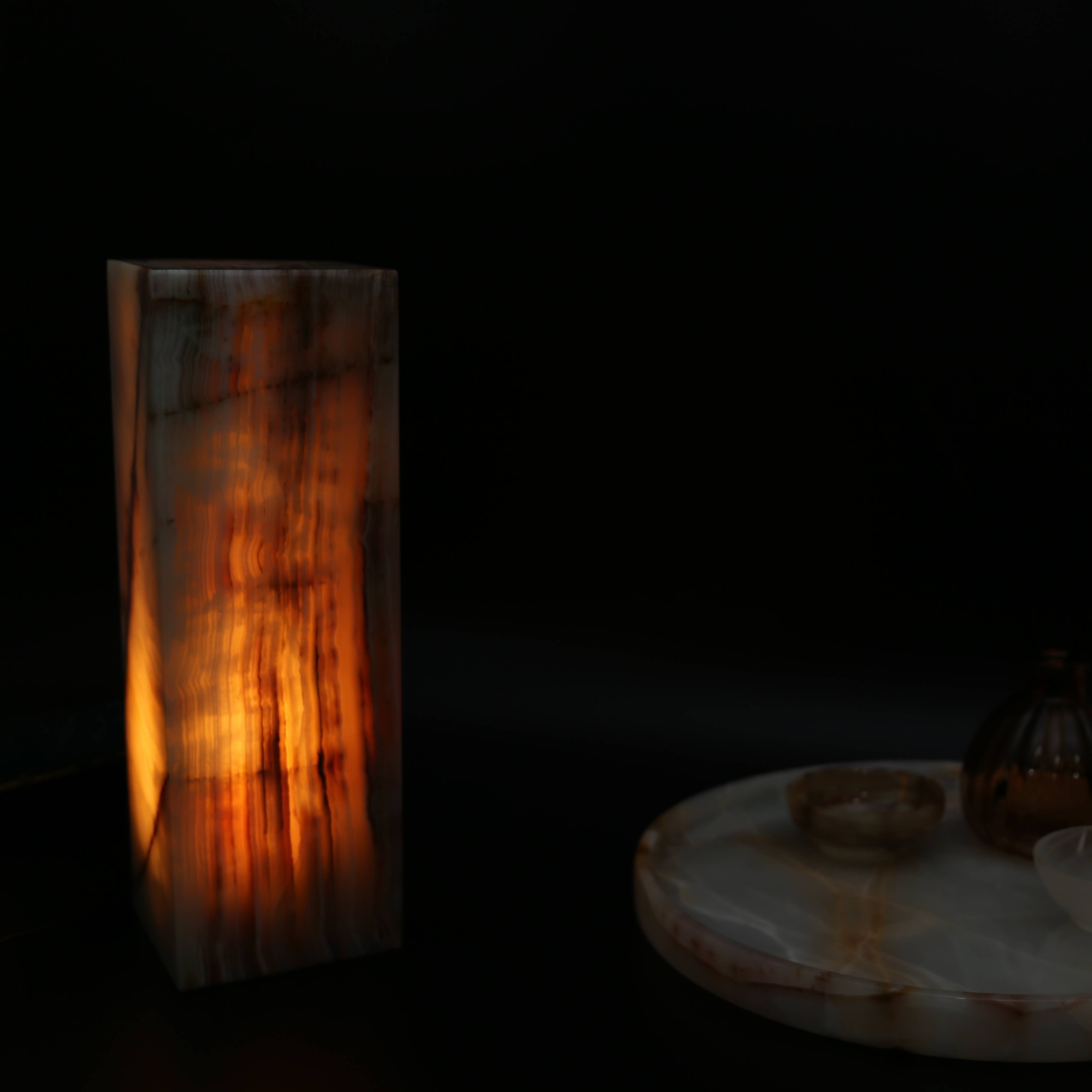 Gemstone Gifts Ltd. – wholesale Accent/desk lamp – Onyx Cube Tower Lamp 12"5