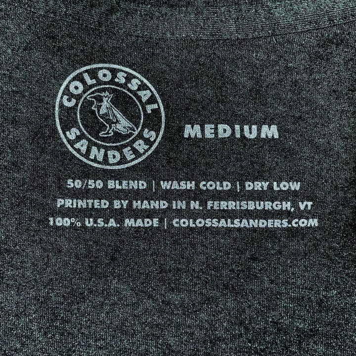 Colossal Sanders - Vendita all'ingrosso Maglietta serigrafata - Unisex - Maglietta divertente Maple Syrup Saves Lives11