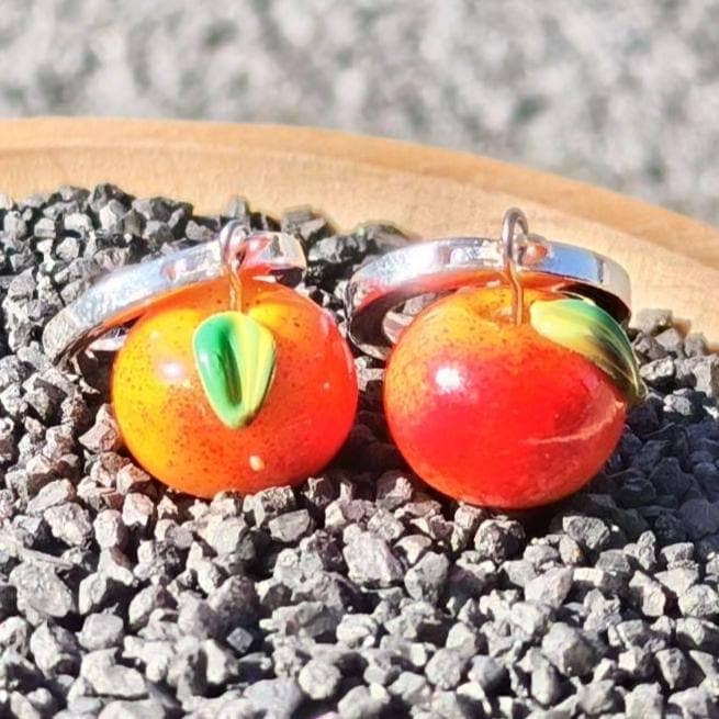 Apfel-Ohrringe: Handgefertigter Glasschmuck für den Großhandel von RISATO
