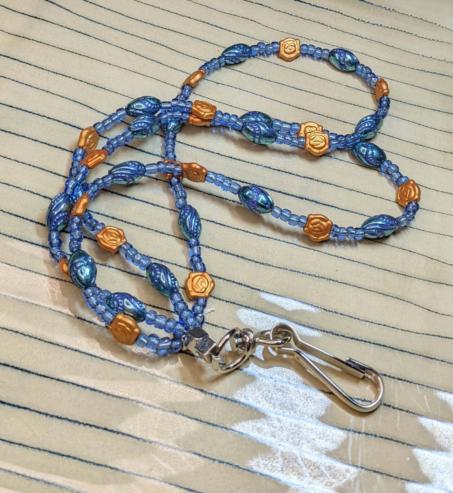 Fiona Accessories – wholesale Snodd - Dam – Beaded Badge Holder Snodd för nycklar ID-märke10