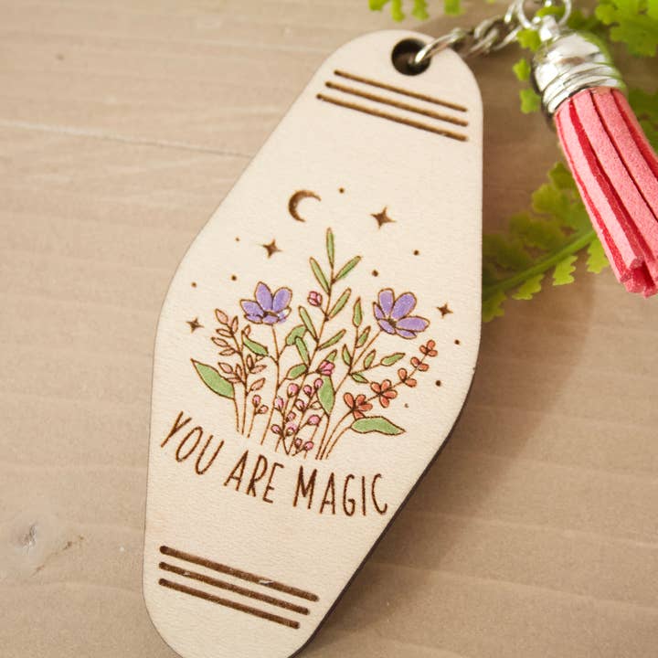 Porte-clés en bois You Are Magic pour la vente par Topaz & Pine