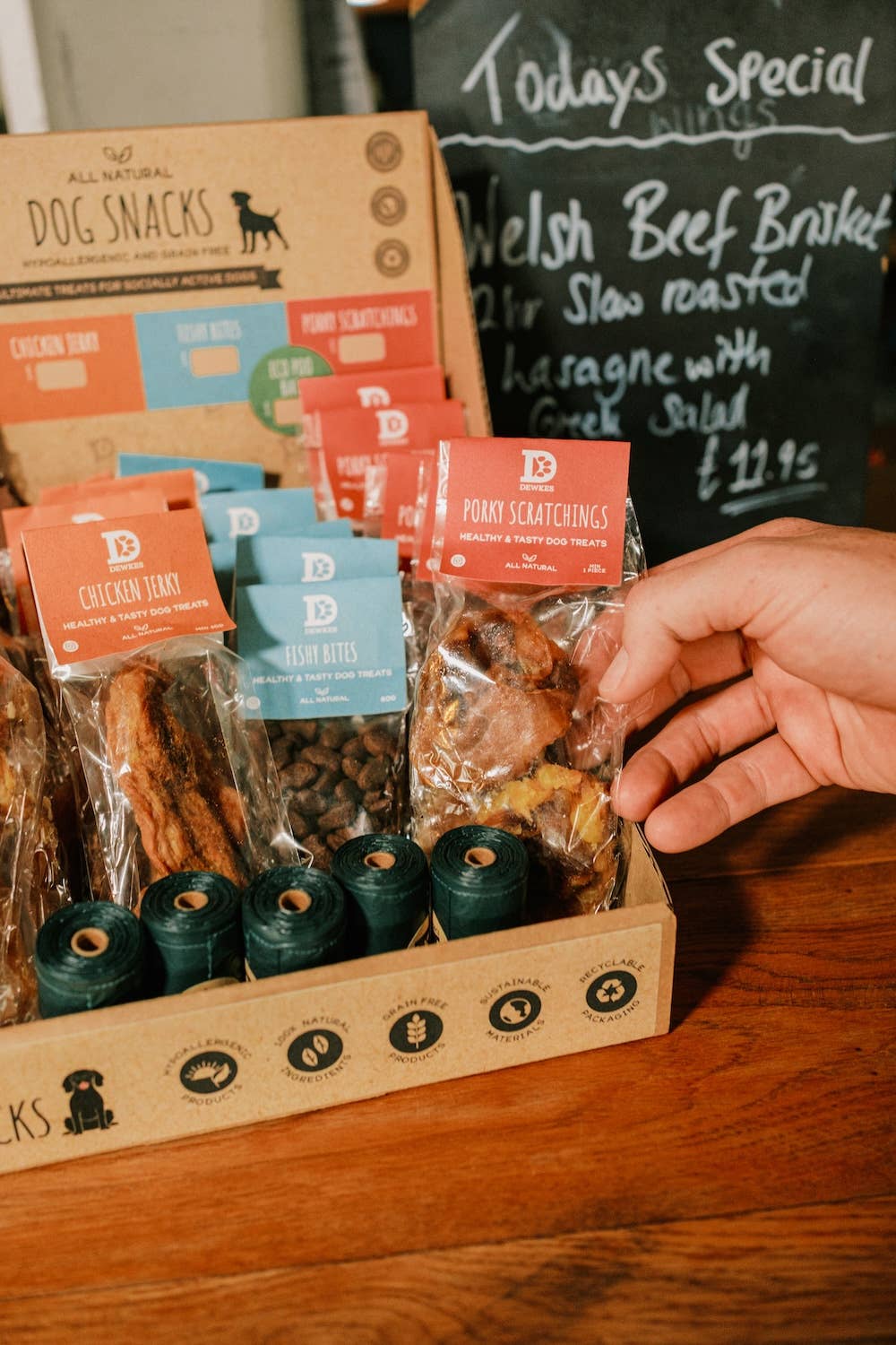 Dewkes Snacks for Dogs – wholesale Pet treats – Dog – Porky Scratchings – Hypoallergenic Natural Dog Treats6