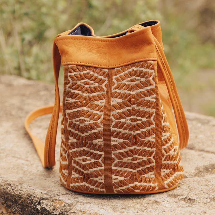 Awamaki - Wholesale Crossbody Bag - Women's - Woven Bucket Bag9