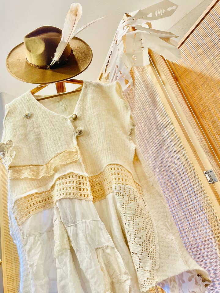 Pull "Snow Angel Re-imagined" pour la vente par Sow's Ear