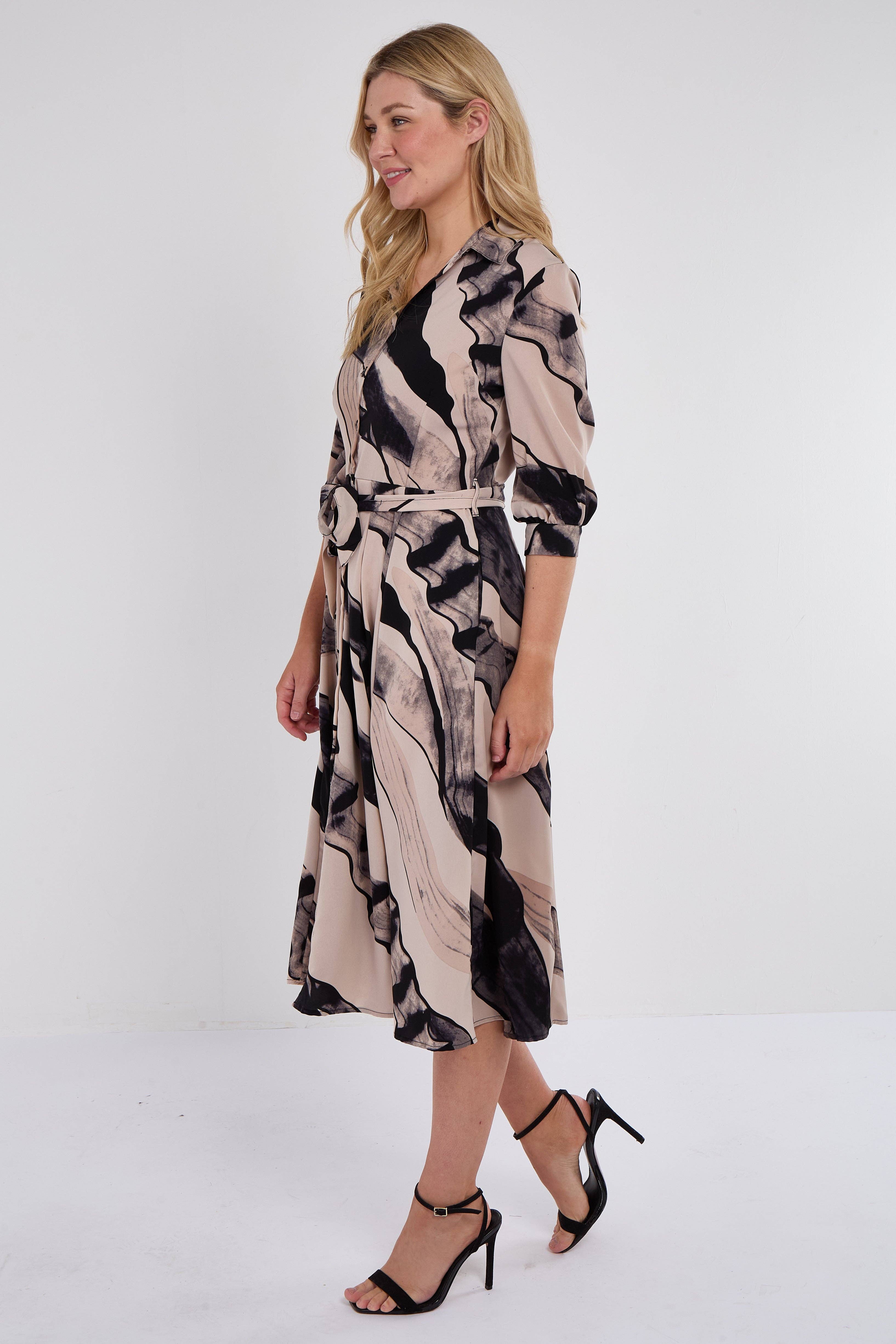 beige Abito camicia midi nero a mezza manica con stampa astratta beige in vendita all'ingrosso su Faire6