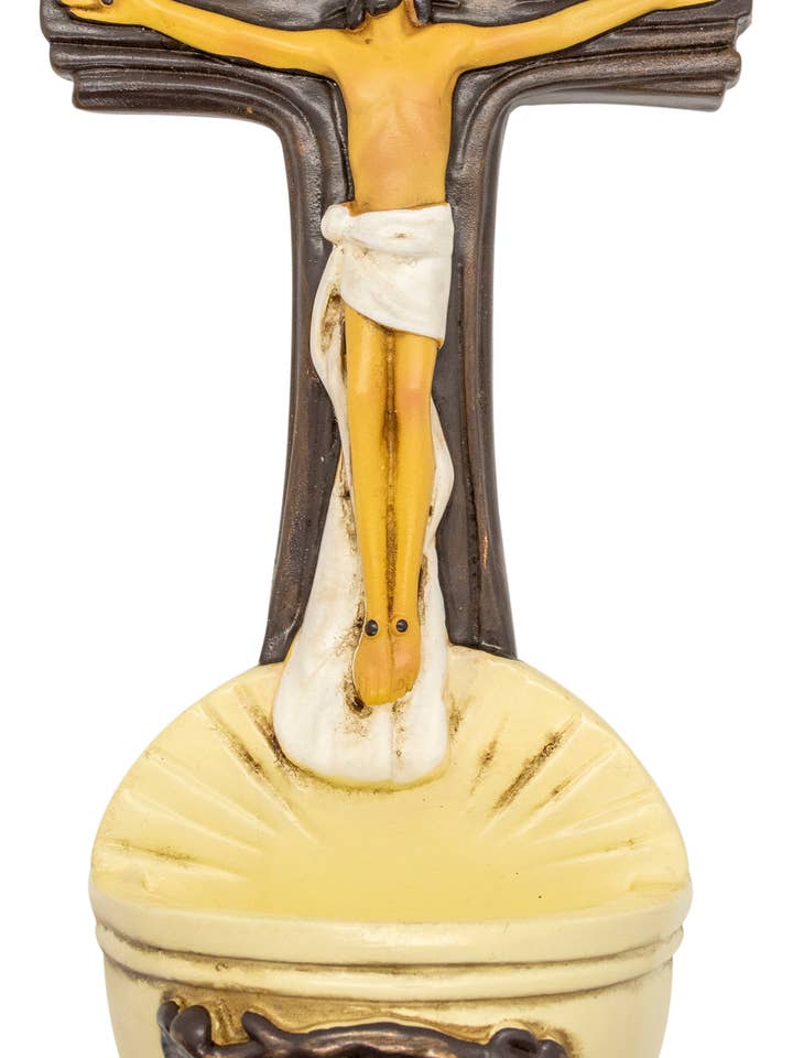 Kruzifix mit Weinrebe und Trauben Weihwasserbecken für den Großhandel von Village Gift Importers