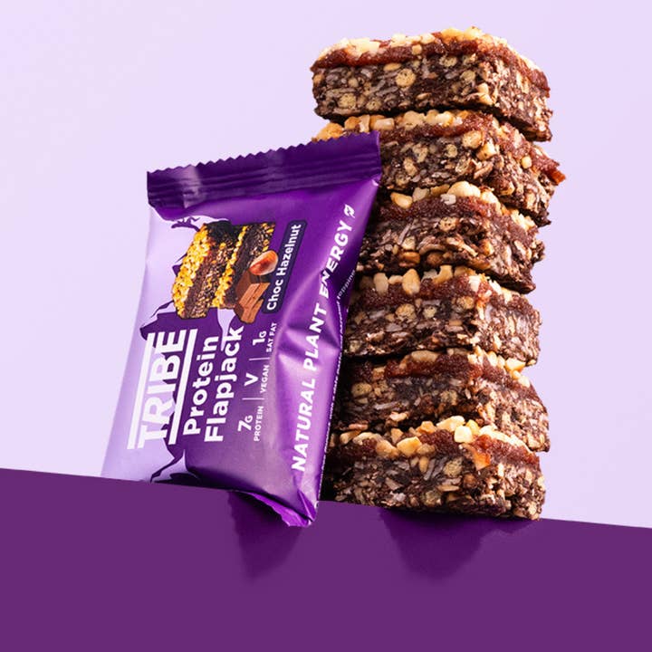 TRIBE – Großhandel Snack-Riegel – Protein Flapjack - Choc Haselnuss (12 x 50 g)