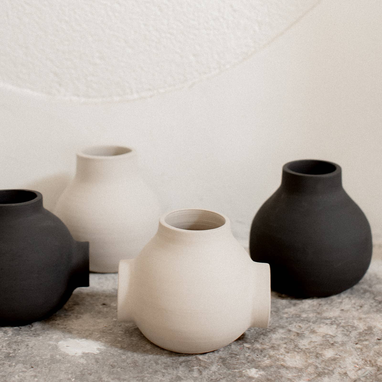 Claycraft – wholesale Vas – Rund keramisk bollvas öppen design rå handgjord8