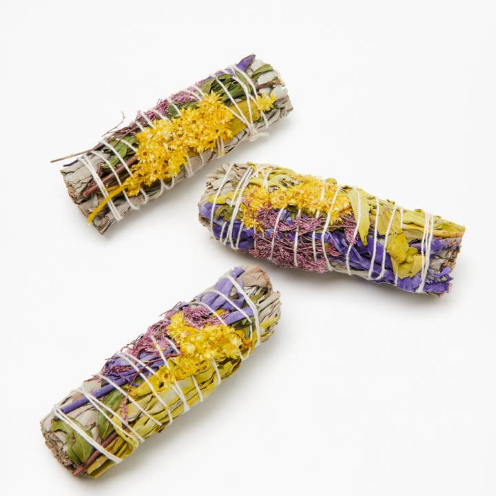 Liv Rocks - Wholesale Smudge stick - White Sage with Calendula Flower Smudge Wand1