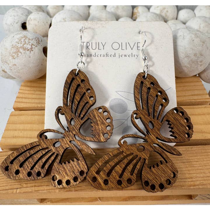 Pendientes ligeros de mariposa de madera perfecta para venta al por mayor de Truly Olive