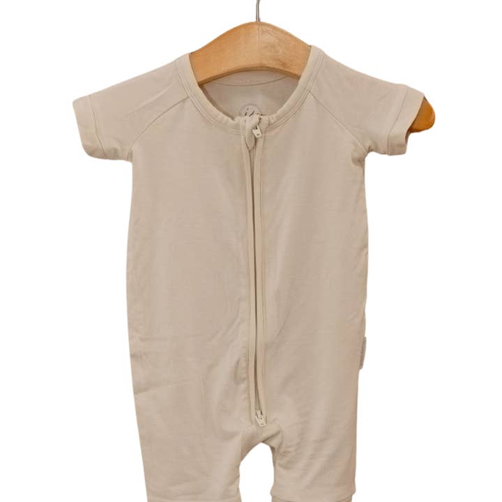 cremefarbener kurzer Bambus-Strampler • Ivory Soul Exclusive für den Großhandel von Ivory Soul