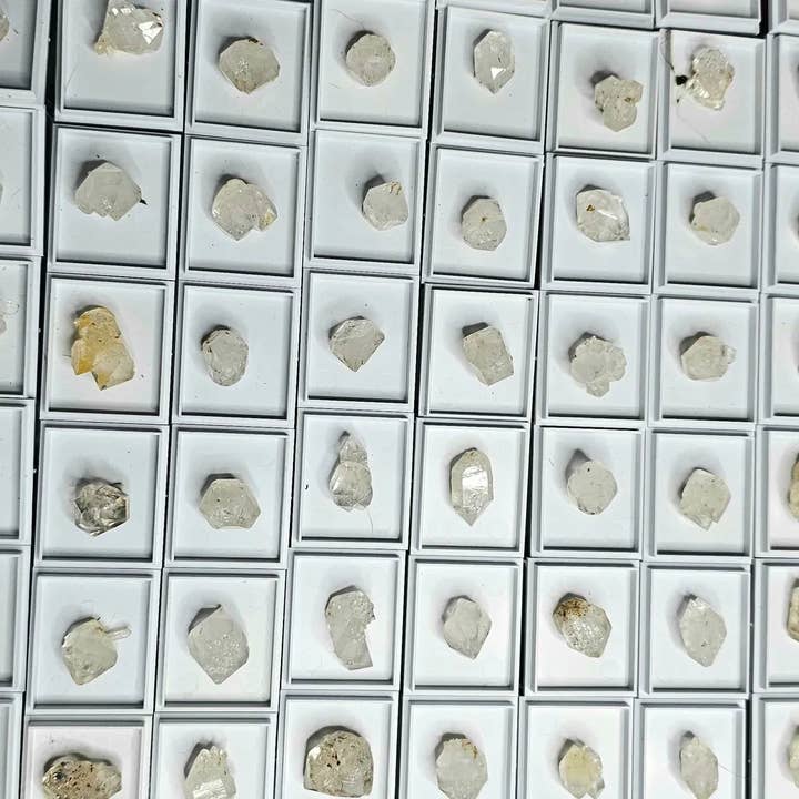 Distinction Crystals – Großhandel Spiritueller Stein/Kristall – Atlas Diamonds - Quarz mit doppelter Endkontur3