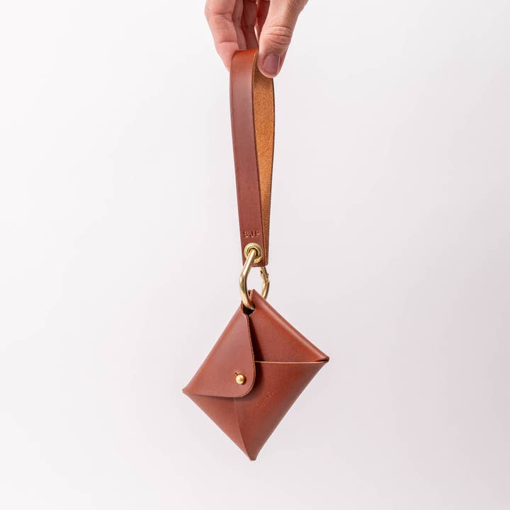 Avryn Co. – wholesale Wallet – Women's – Chestnut Brown Veg Tan Leather Wristlet Wallet Set1