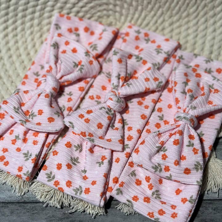 Pigens Ribstrikket Lyserød Sløjfe Hårbånd | Strikket Hårbånd, Pigens Hårbåndssløjfe, Hårtilbehør, Hårsløjfe, Børnesløjfe for engroshandel hos Vivi’s Bowtique