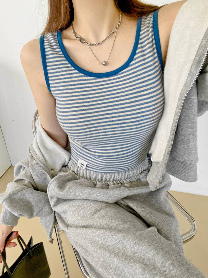 Mjuk fleecefodrad randig crop-topp – Tillverkad i Korea för wholesale av Little Light